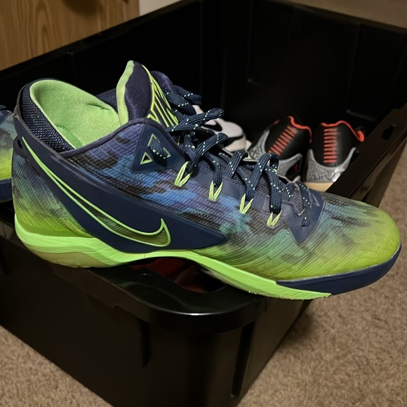 Nike Seahawk colors, football shoes great condition ready to go to that Seahawk - Picture 3 of 6